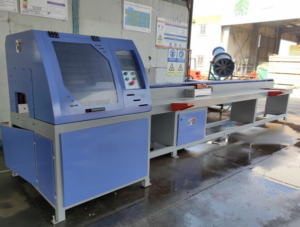 Table cross cutting off saw machine in Chinese Pallet Factory
