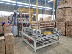 Máquina apiladora de paletas de madera